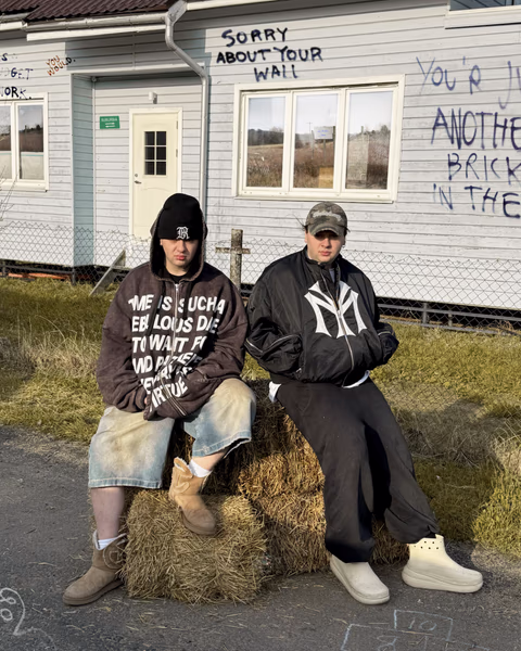 Двойной стиль: братья Хованские и их авангардные образы для топ-блогеров