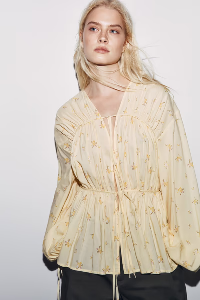 Блузка приталенная на шнуровке BEFREE