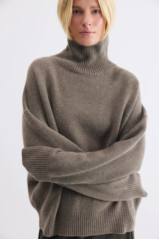 Свитер оверсайз с высоким воротником DAISYKNIT