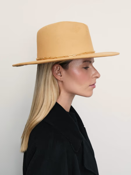 Шляпа с декоративной цепочкой ZARINA