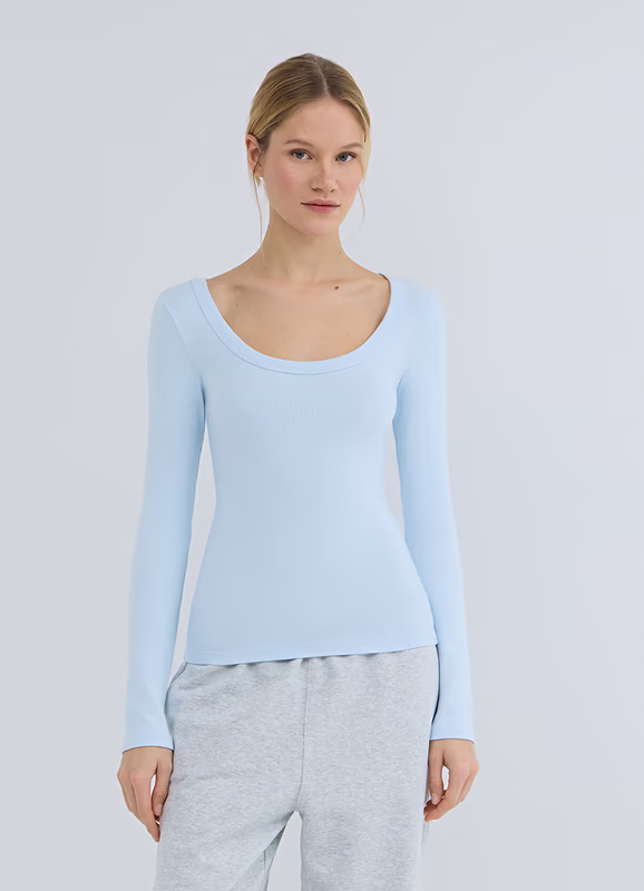 Приталенный лонгслив в рубчик O′STIN