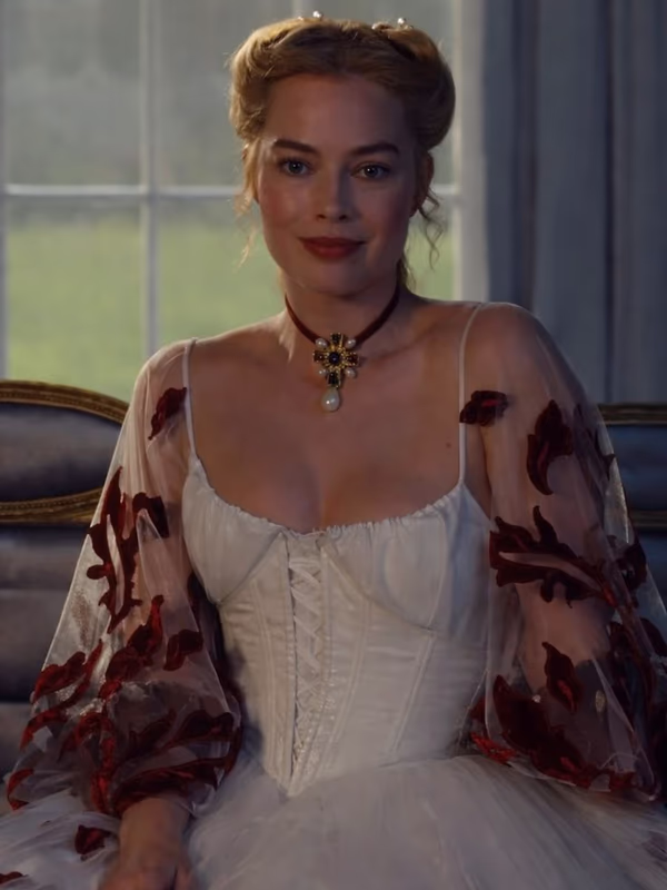 Кадр из фильма «Грозовой перевал», 2026