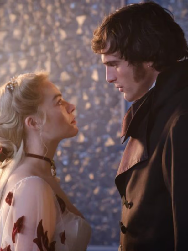 Кадр из фильма «Грозовой перевал», 2026