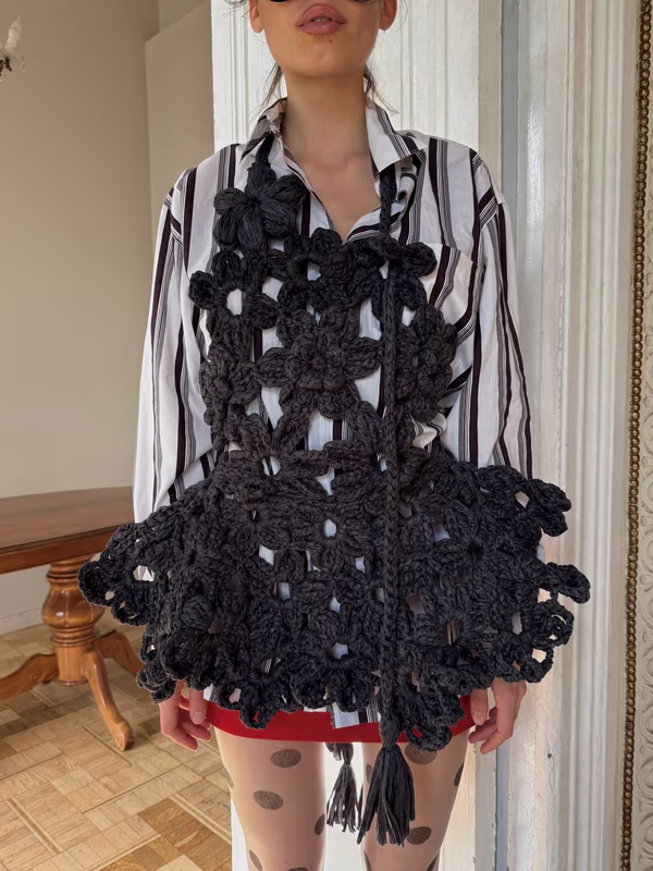 Цветочный фартук в черном цвете EVGRAFOVA 