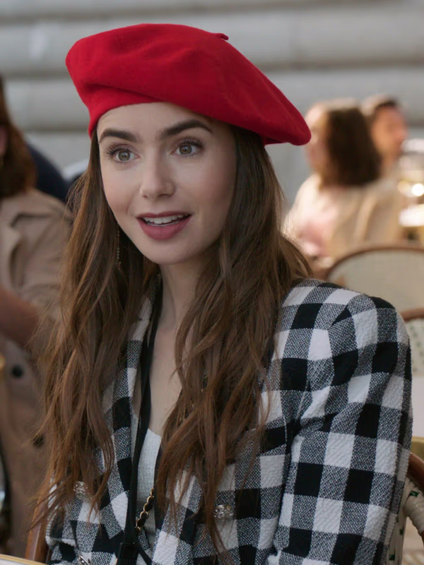 Кадры из сериала «Эмили в Париже»