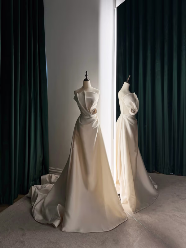 Платье с особым архитектурным кроем CHRISTI