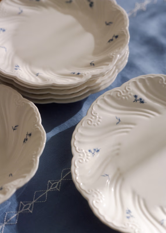 Десертная тарелка из фарфора с рисунком SELA.HOME